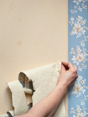 Wallpaper removal in West Covina, California by JPS Painting.
